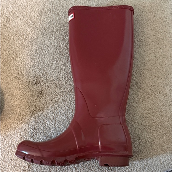 Hunter Glossy Tall Rain Boots in Deep Wine - Picture 4 of 4